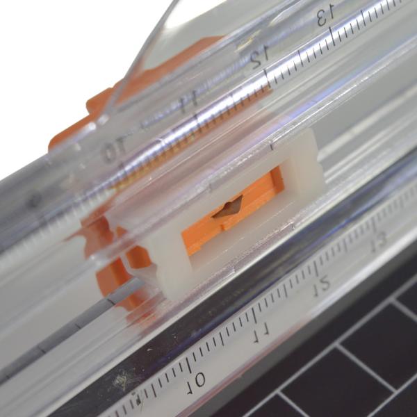 12 Sheet A4 Mini Paper Cutter with Cutting Size of 330x320mm and Cutting Technology