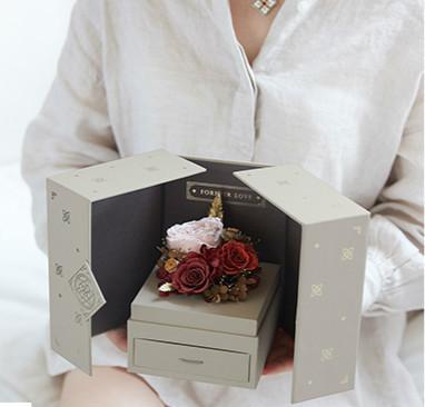 Boîte cadeau en carton carré de bijoux en papier rose avec tiroir et estampage en feuille d'or personnalisé