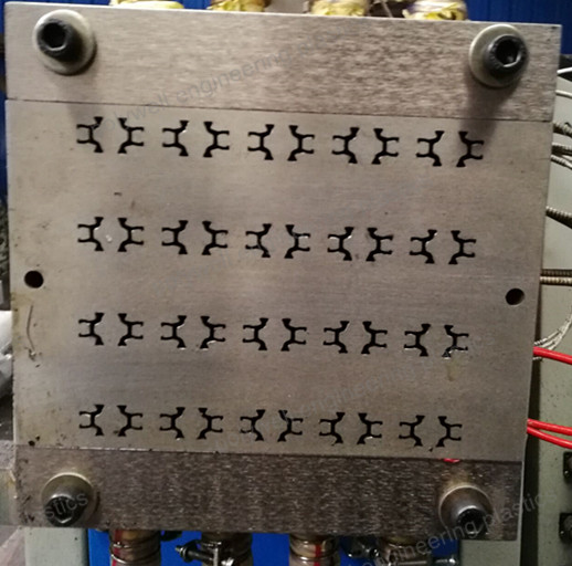 Le plastique PA66 expulsant des matrices de moulage pour la coupure thermique dépouille le moule d'extrudeuse