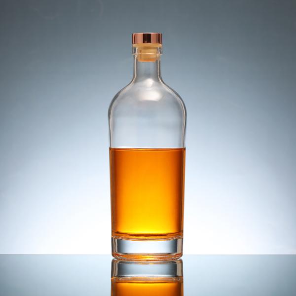 Customized 750ml Vodka Liquor Glass Bottle with Stopper and Transparent Material