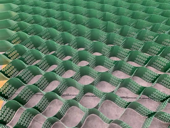 HDPE Geocell Gravel Soil Stabilizer Парковочная площадка Пластиковая медная сетка Граничная сетка для бетонной дороги