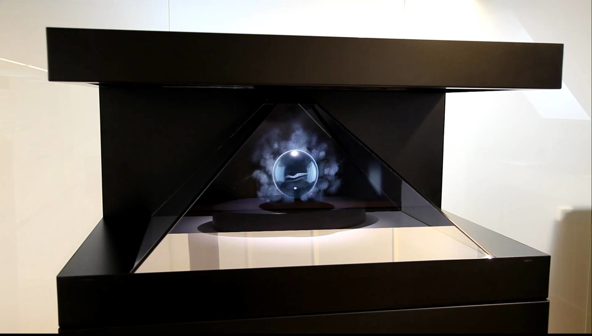 Рекламировать голографическую витрину Holocube пирамиды дисплея 3D с аудио