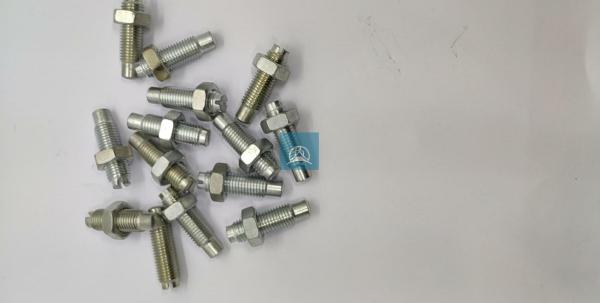 SK200-8 SK250-8 Kobelco Engine Parts 137091-030A Valve Adjusting Screw