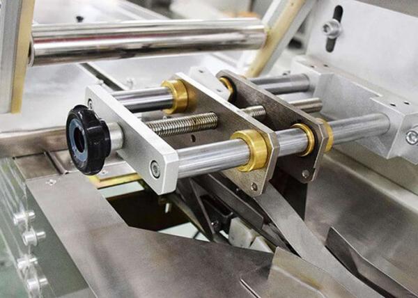 1ph 50hz 2.4kw Chikki Bar Food Packaging Machine