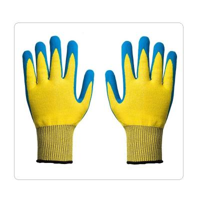 O revestimento amarelo da palma do nitrilo do forro de HPPE cortou luvas resistentes para a manipulação pequena afiada das peças