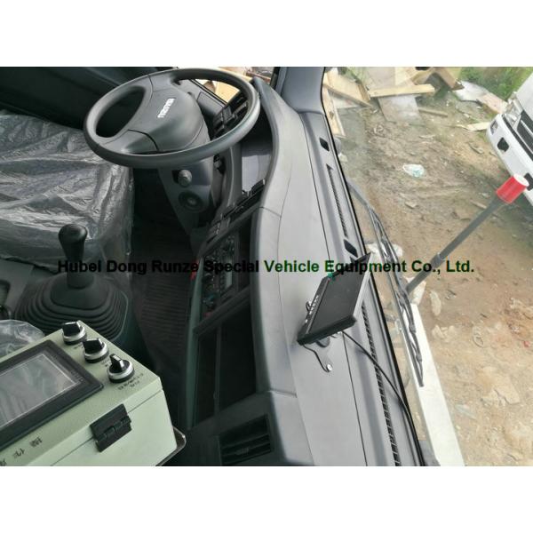Multifunctional ISUZU Road Cleaning Truck , Vacuum Broom Sweeper Truck