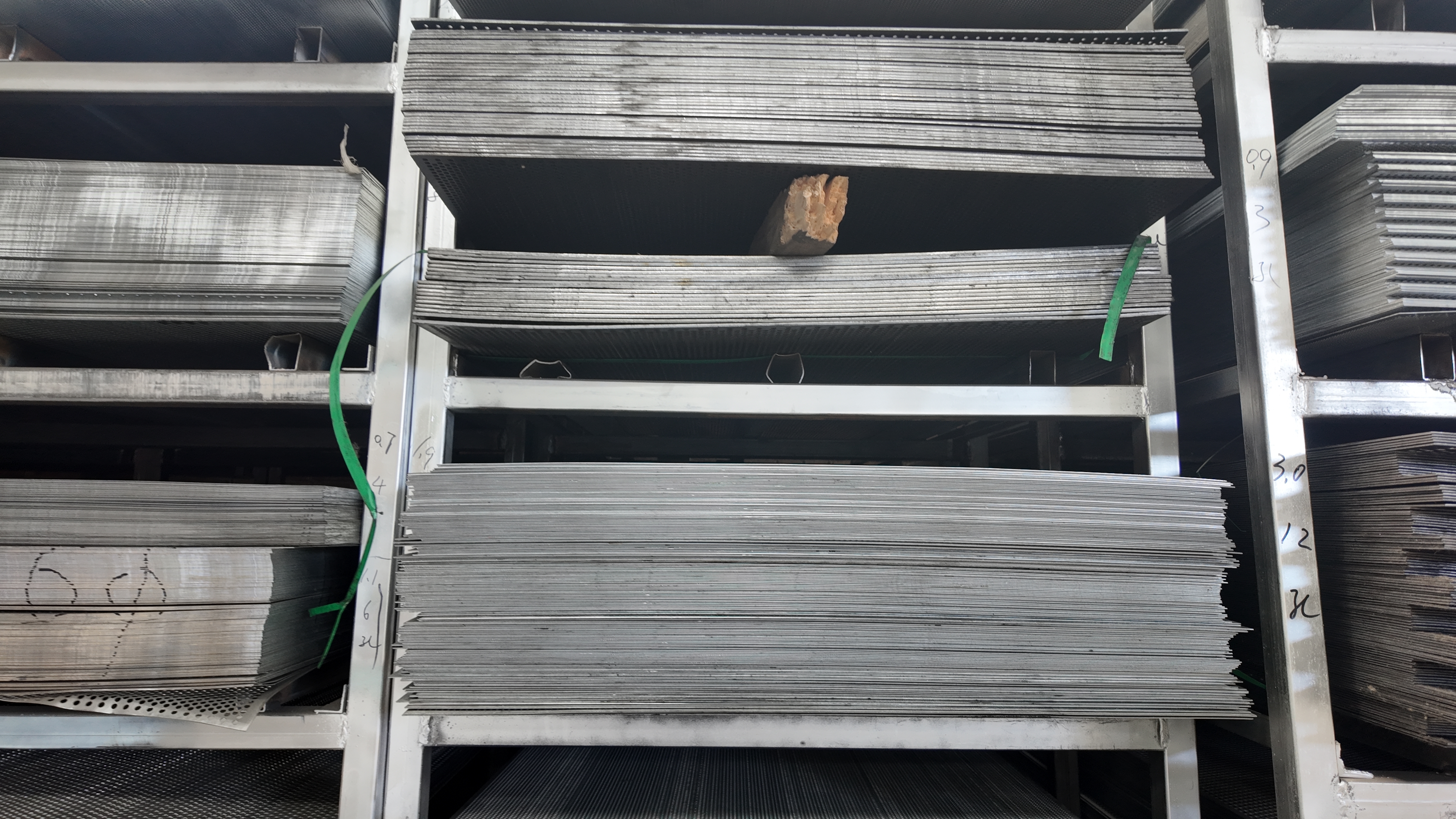 Round Hole Aluminum Perforated Metal Mesh Custom Size Wholesale
