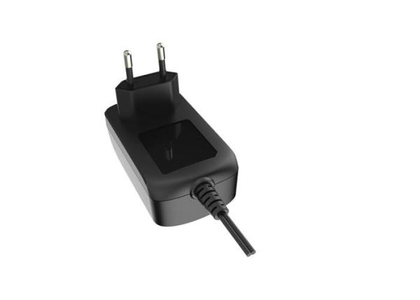 Adaptador da montagem da parede do interruptor da C.A. da tomada 18W 12V 1.5A da UE com CE/aprovações do GS/compatibilidade electrónica