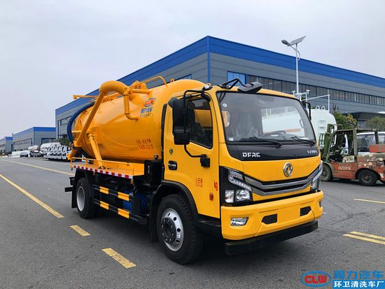 Isuzu Giga 4X2-Driven Vacuum Suction Truck Has Strong Suction.