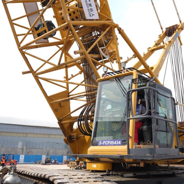 360 Degrees Continuous Rotation Hydraulic Crawler Crane with 91 Meters Max Lifting Height and 0.069 MPa Mean Ground Pressure