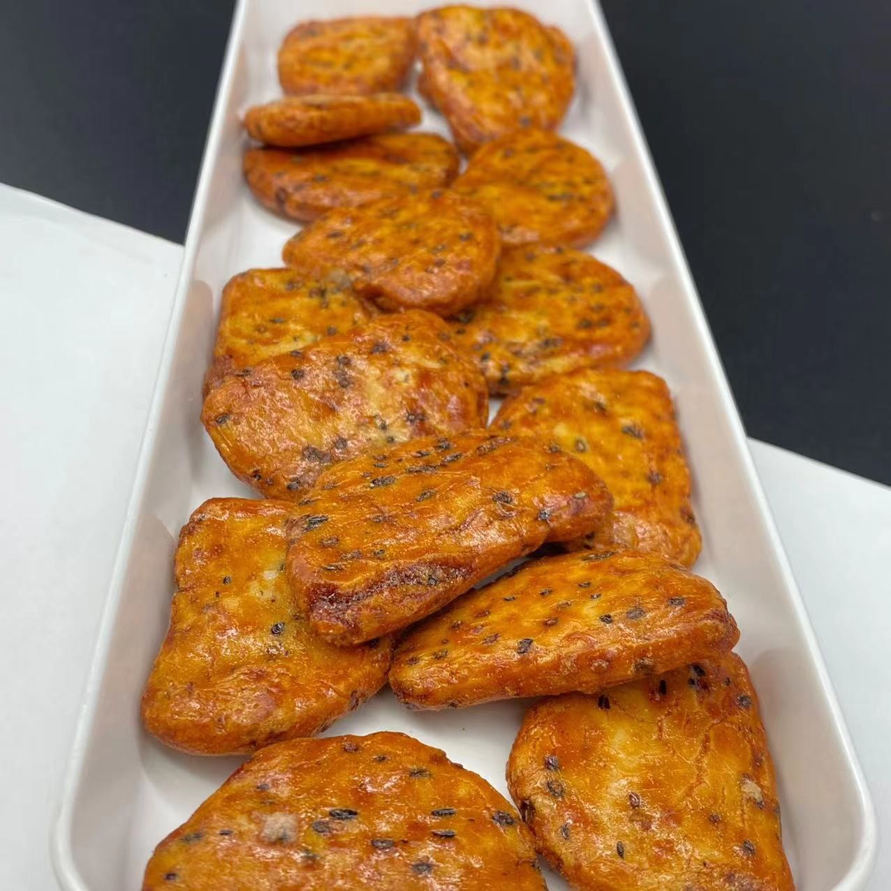 Хрустящая закуска вкуса черного перца Chili карри морской водоросли шутих риса зажарила