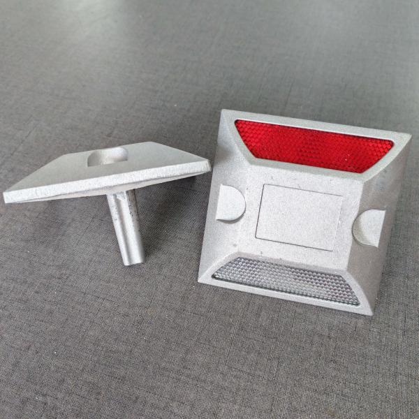 ドライブウェイや道路の安全のためのアルミニウム流通道路ストッド