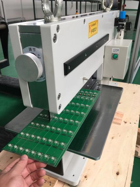 V - Machine de carte PCB Depaneling de coupe avec la lame linéaire, acier à coupe rapide