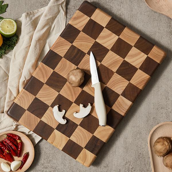 Квадраты сгустили домочадец разделочной доски 4cm твердый деревянный