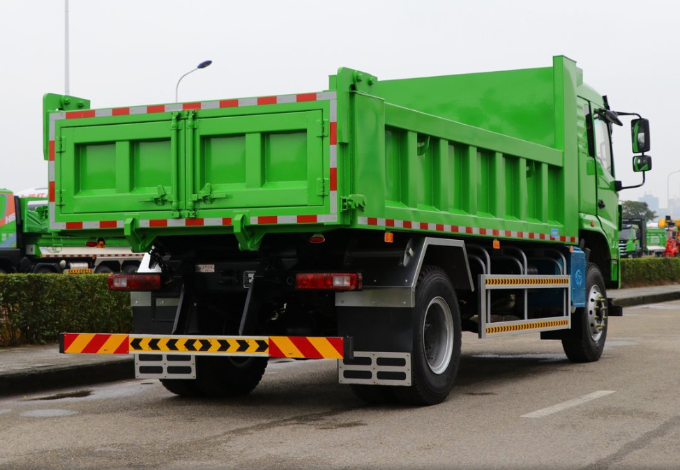 Самосвал версии 4.2M 5.8M SAIC Hongyan Jiebao 180HP 240HP 4X2 стандартный
