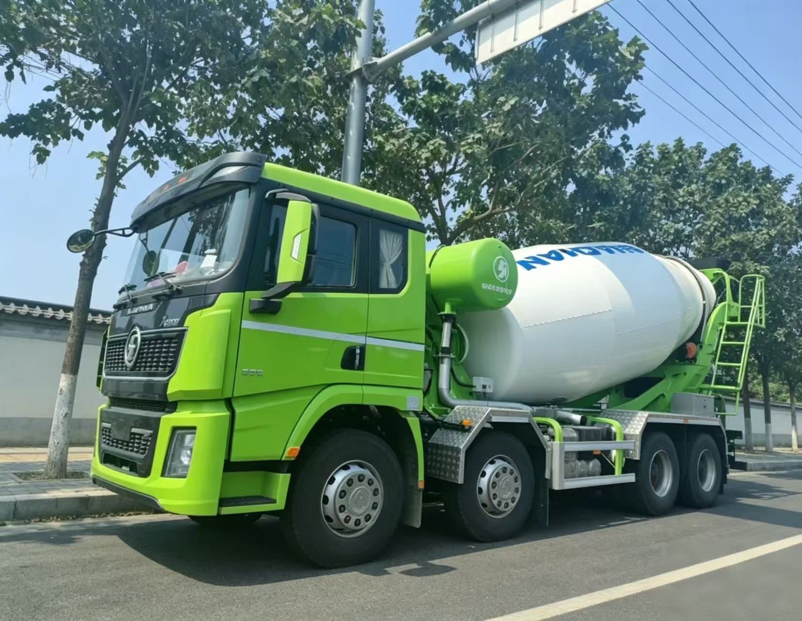 SHACMAN X3000 8×4 Cement Mixer Truck 450 Horsepower Euro3 Concrete Mixing Transport Vehicle