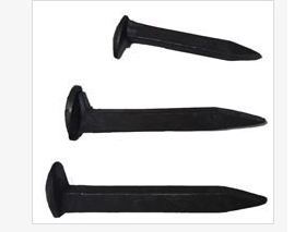 След железной дороги ногтя 16*16 берет спайки на острие дороги рельса прикрепляя часть