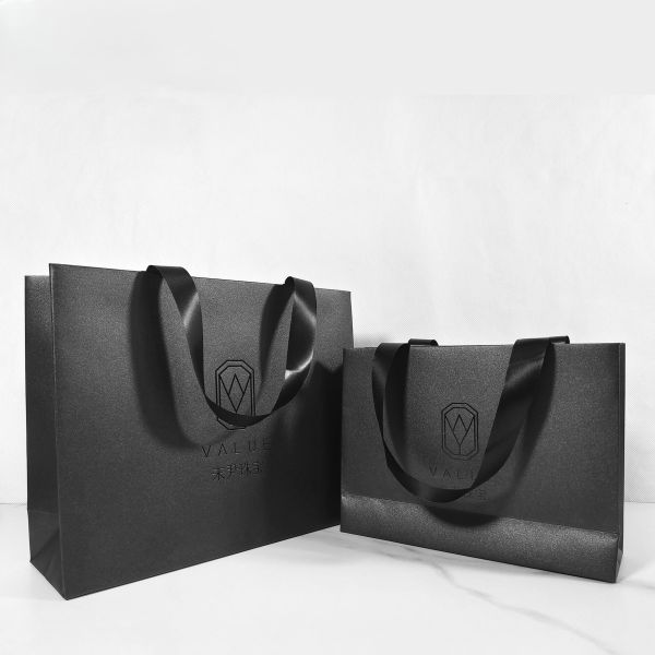 Premium Gift Bag Set Charcoal Black Metallic Paper with Pearl String Handles Custom Logo UV Coated Bags Eco Degradable Luxury Jewelry Packaging