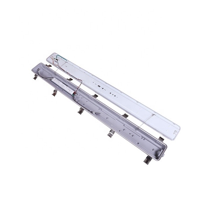 Waterproof LED Vapor Tight Garage Light Fixture Tri-proof Industrial Lamp 140lm/w Luminous Efficiency