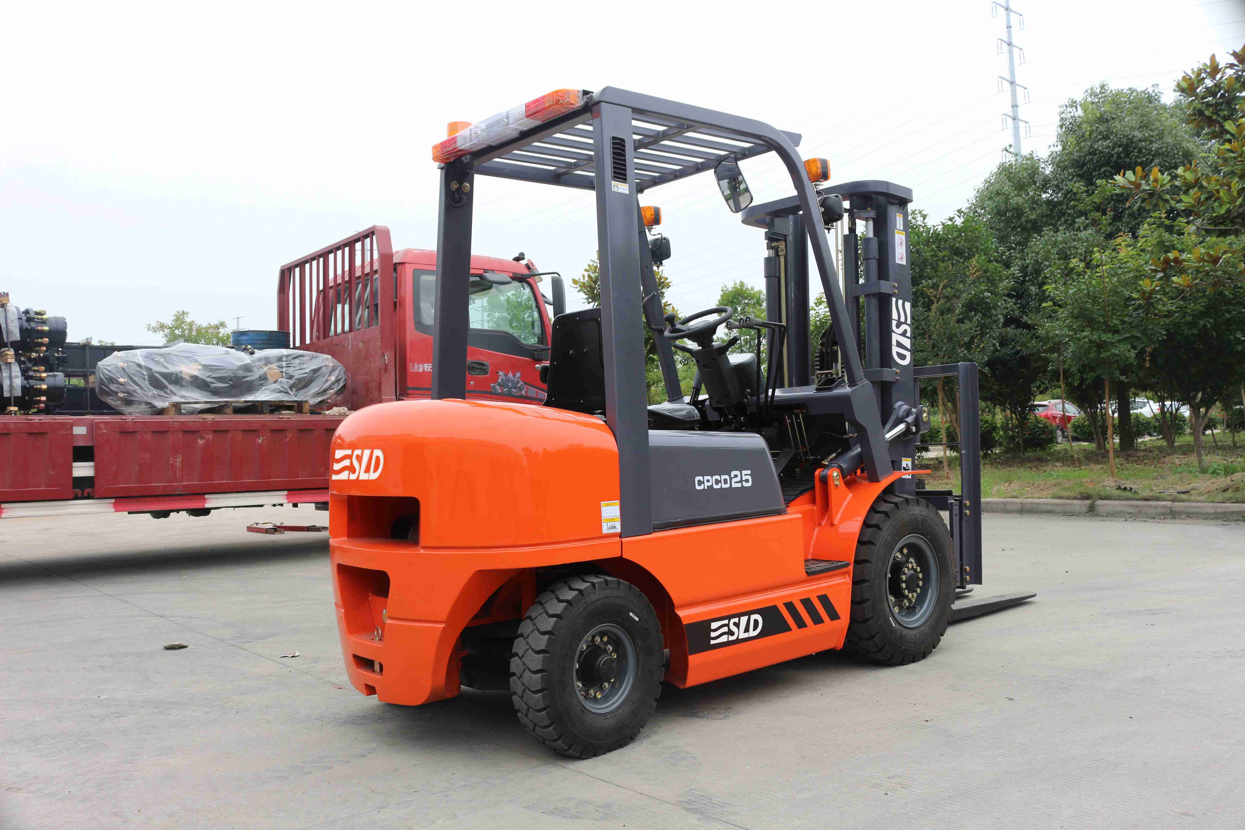Емкость нагрузки 2500kgs платформы грузоподъемника ламп CPCD25 СИД дизельная