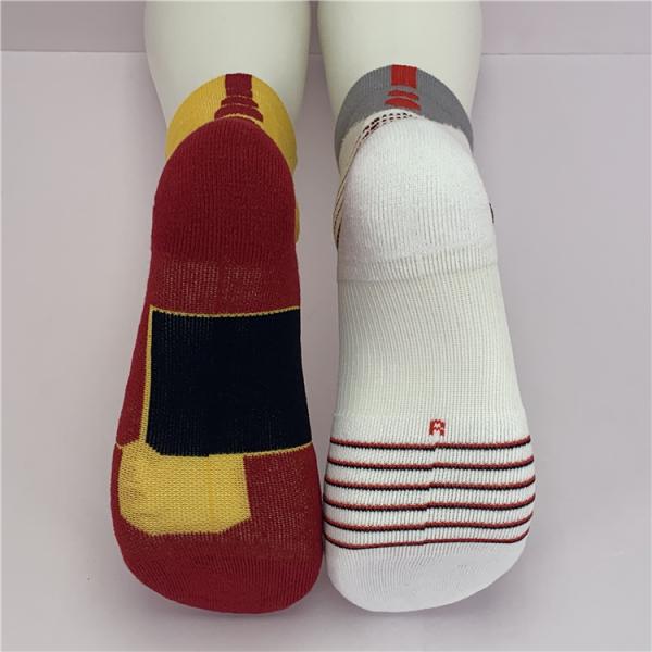 Breathable Quick Dry Beauty Socks for Men Custom Logo Regular Style Athletic Grip Socks