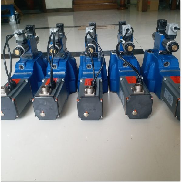 Rexroth 4WRKE 25 E350L-3X/6EG24K31/F1D3M Proportional directional valves/pilot operated MNR:R900979856