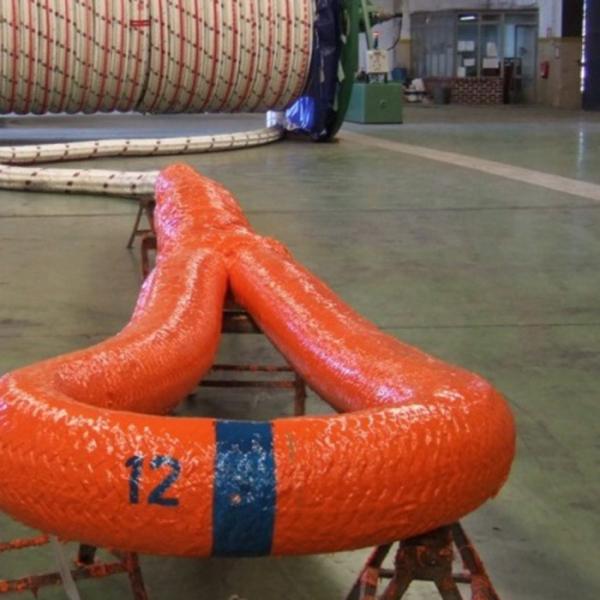 L'équipement de remorquage de l'équipage de la marine est équipé d'une corde de 12 brins de haute résistance
