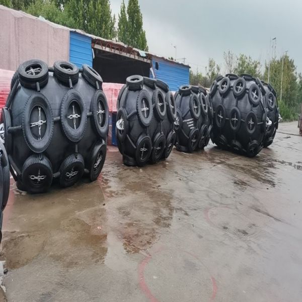 50KPA Size D2.5*L4 Marine Pneumatic Rubber Fender Inflatable Floating Boat