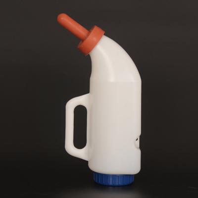 Calf Feeding Equipment Plastic Milk Feeding Bottle with 2 Liter Capacity