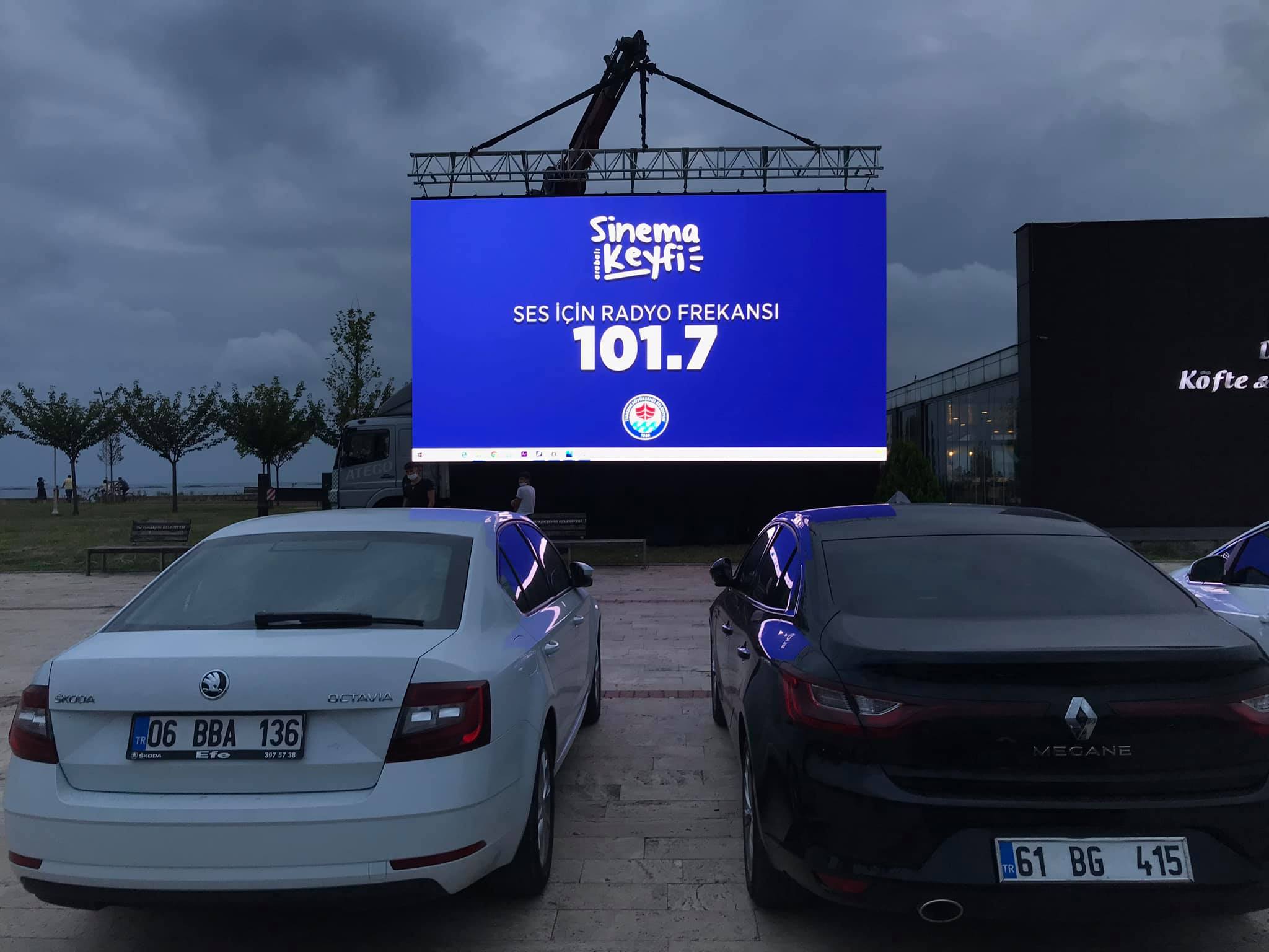 Brightness Adjustable Outdoor Led Screen Hire 3.91mm Pixel 160°/140° Viewing Angle