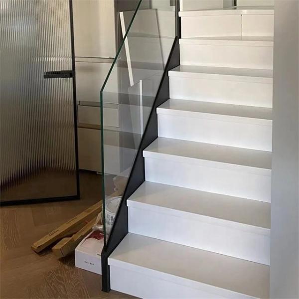Piso de alta resistência montado em vidro laminado temperado escada reta com LED