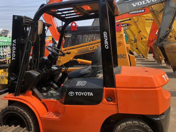 FD30 2T 3T 5T 3 Mast Side Shift TCM Komatsu Forklift Japan in Building Material Shops