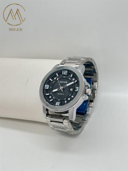 Montre en acier inoxydable en forme de boîtier rond avec ceinture métallique Résistance à l'eau 30 mètres