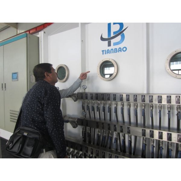 Manufacturing Vacuum Metallizer Needs 380V Vacuum Metallizer Machine for Plastic Coating