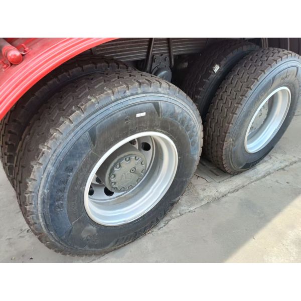 Howo Oil Truck 20 Cubic 10 Tires Howo TX Model Fuel Tanker 6*4 Flat Roof 350hp