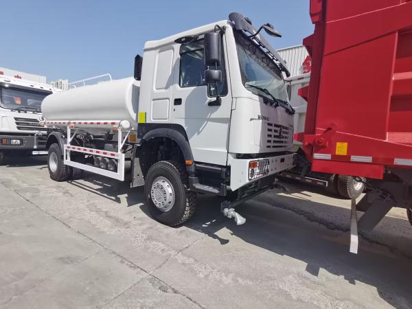 HOWO SINOTRUK Caminhão de tanque de água 300HP com função de lavagem de alta pressão