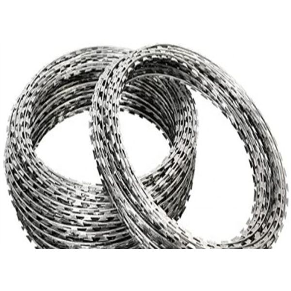 Cerca acordeón galvanizada sumergida caliente Mesh del estilo de la cruz del alambre de púas de la maquinilla de afeitar Bto-28