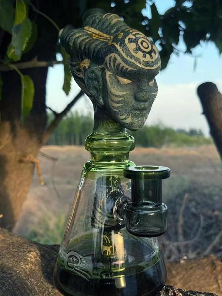 7mm Thickness Hand Printing Bumblebee Glass Water Pipe Glow In The Night