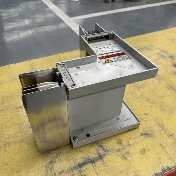 Canalisation électrique compacte basse tension et système de câbles avec enveloppe en cuivre efficace