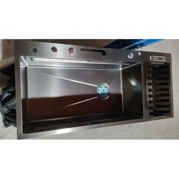 Grid Accessories Included 18/10 Chromium/Nickel Corner Stainless Steel Kitchen Sink