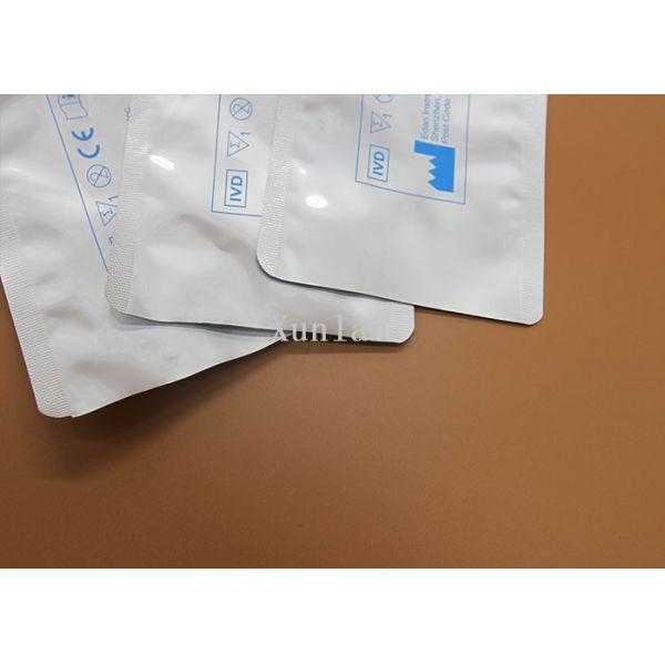 Легкий для того чтобы сорвать алюминиевую фольгу ушей кладет светлый экран в мешки для электронных блоков