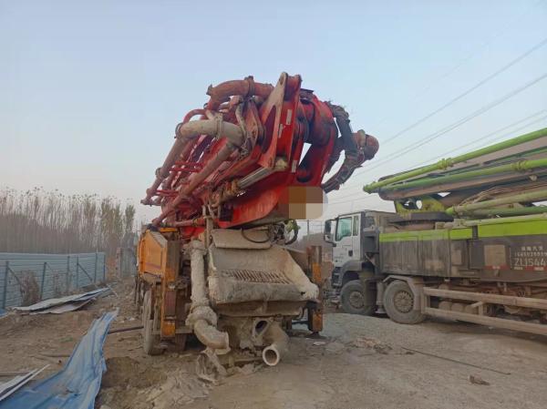 Appareils lourds d'occasion pompe à béton utilisée Putzmeister 49 mètres pour votre entreprise