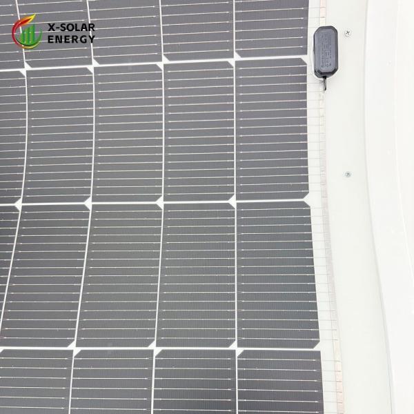 Module solaire flexible à film mince personnalisé 23,8% d'efficacité Panneau de toiture BIPV léger pour un courant de fonctionnement optimal 13,13A