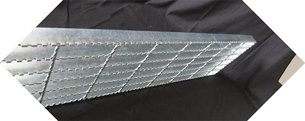 Exterior T1 Non Slip Metal Ladder Galvanised Stair Treads Step Plate