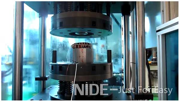 Статор вентиляторного двигателя мотора генератора свертывает спиралью окончательную формируя и формируя машину для микро- мотора