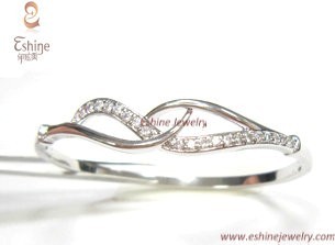 Competitive Price Elegant Brass crossed finger Bangle with clear CZ & Real White rhodium