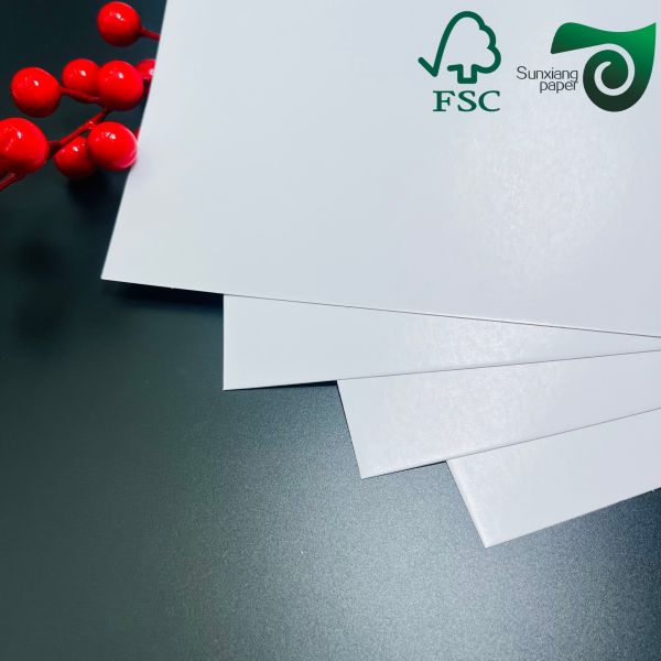 Papier blanc couché mat double face 640mm x 900mm en 250gsm et 300gsm FSC