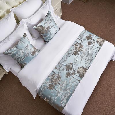 Comfortable Cushion Hotel Bed Runner For 5 Star Hotel Geometric National Standards