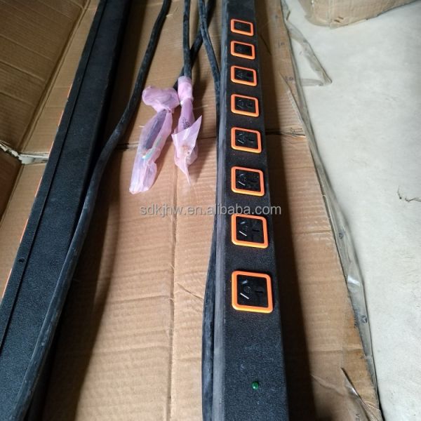 1U Rack Mount PDU with Network Communication and Single Phase AC 32A 100-240V Input