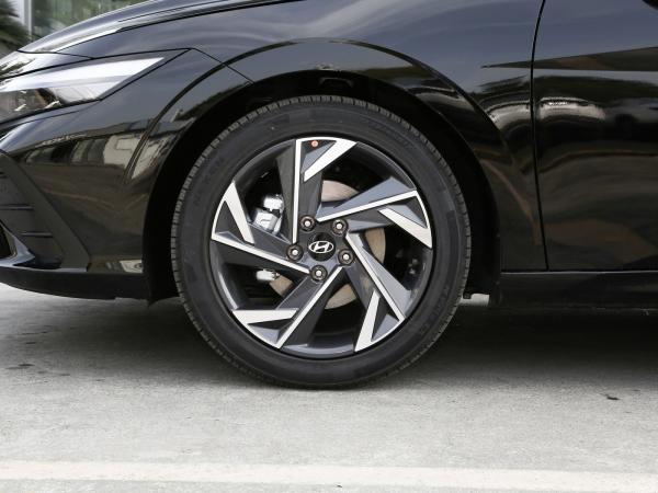 Hyundai Elantra 2023 1.5L CVT Lux Edition Veículo a gasolina e cilindrada 1000-1600CC